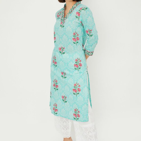 Women Floral Printed Straight Kurta - Image 2