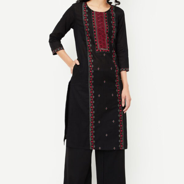 Women Embroidered Straight Kurta - Image 3