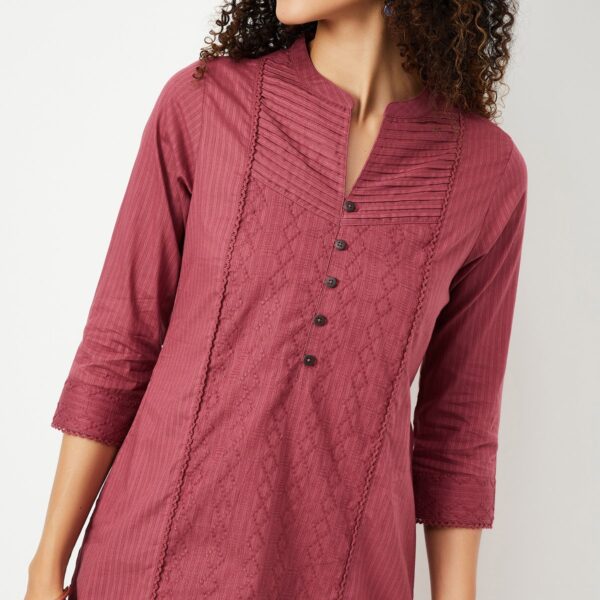 Women Embroidered Straight Kurta - Image 4