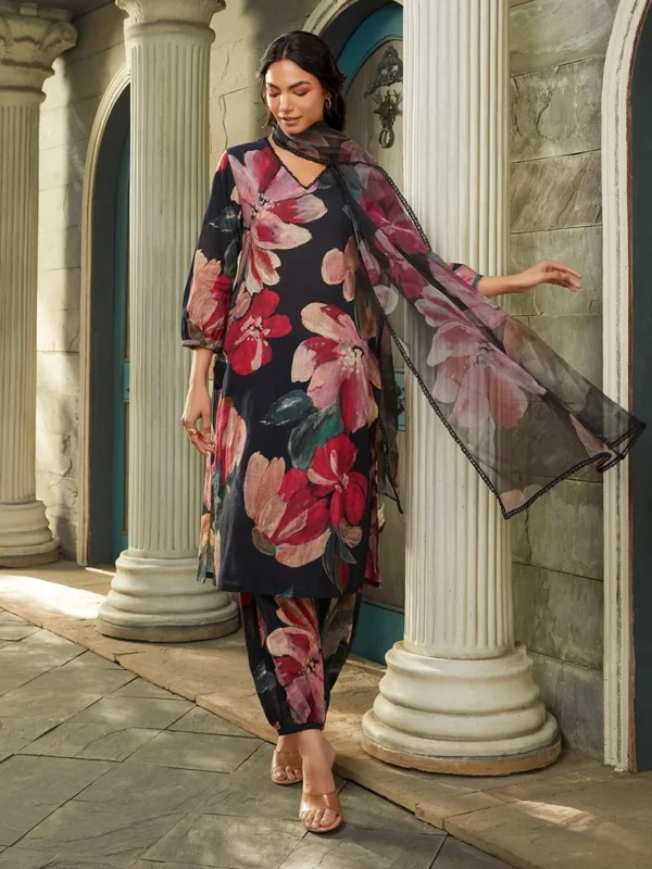 Women Black Printed Cotton Slub Kurta with Pants- Set